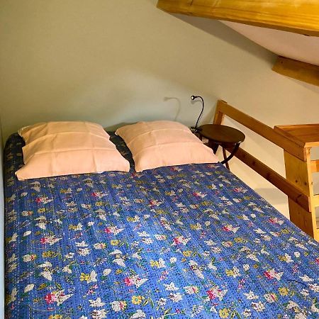 Cote Chenes Verts - Chambres D'Hotes Viols-en-Laval Luaran gambar